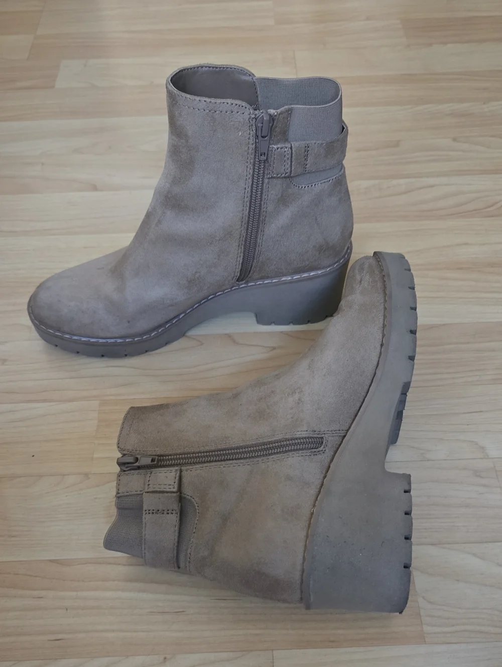 Giani Bernini Women's Beige Vedaa Memory-Foam Wedge Ankle Booties Size 7M